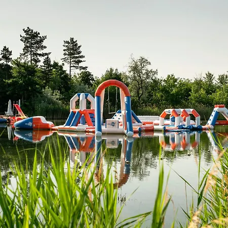 פארק נופש Knaus Campingpark באד דירקהיים